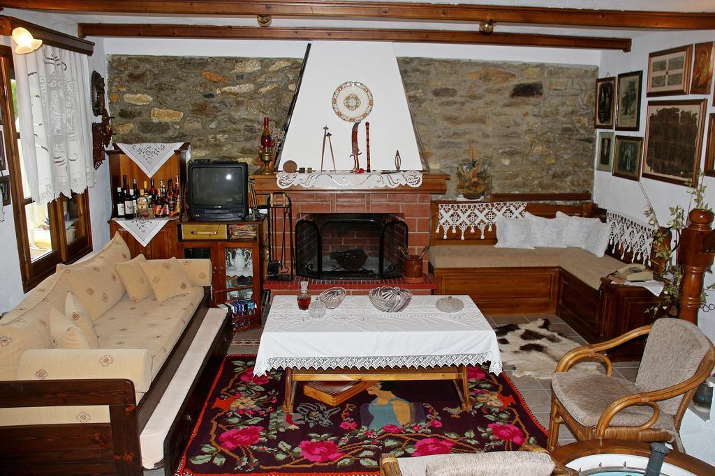 Villa Katoikia Me Ta Pitharia Prínos Esterno foto